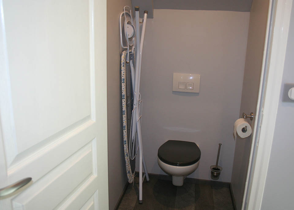 logement_etage__0006_17 Toilettes à l étage ( table à repasser à disposition)